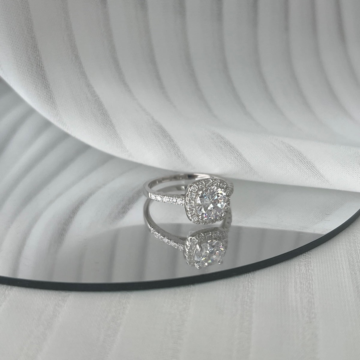 [Max Jewelry ]Dazzling Resplendent Round Cut Wedding Ring