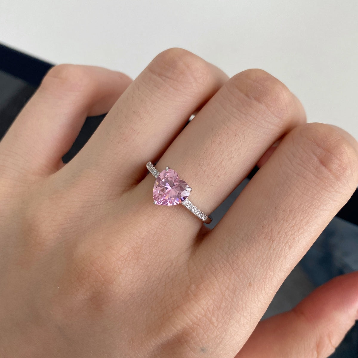 [Max Jewelry ]2.0 Carat Dazzling Lustrous Heart Cut Lover Ring