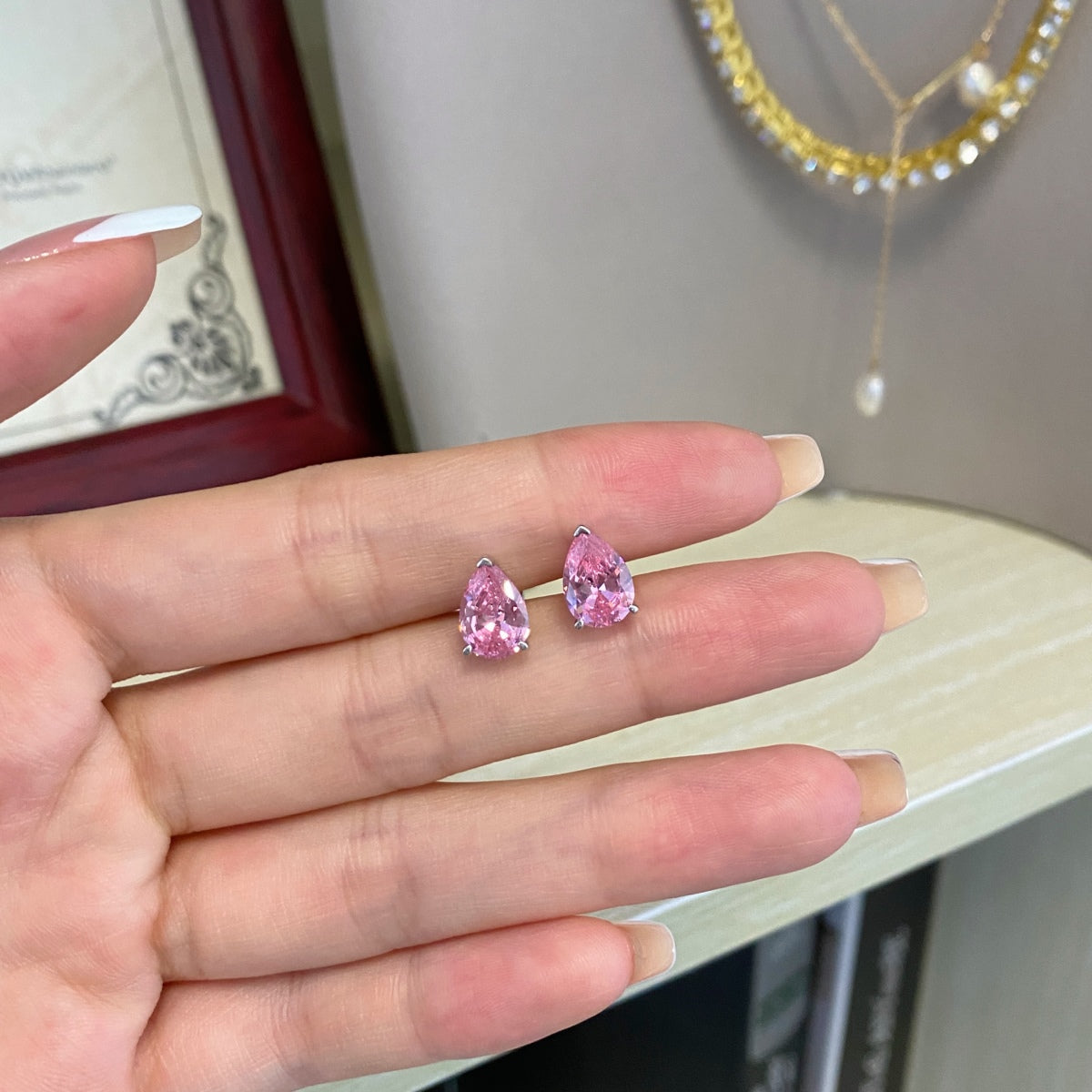 [Max Jewelry ]Ornate Water Drop Shape Earrings