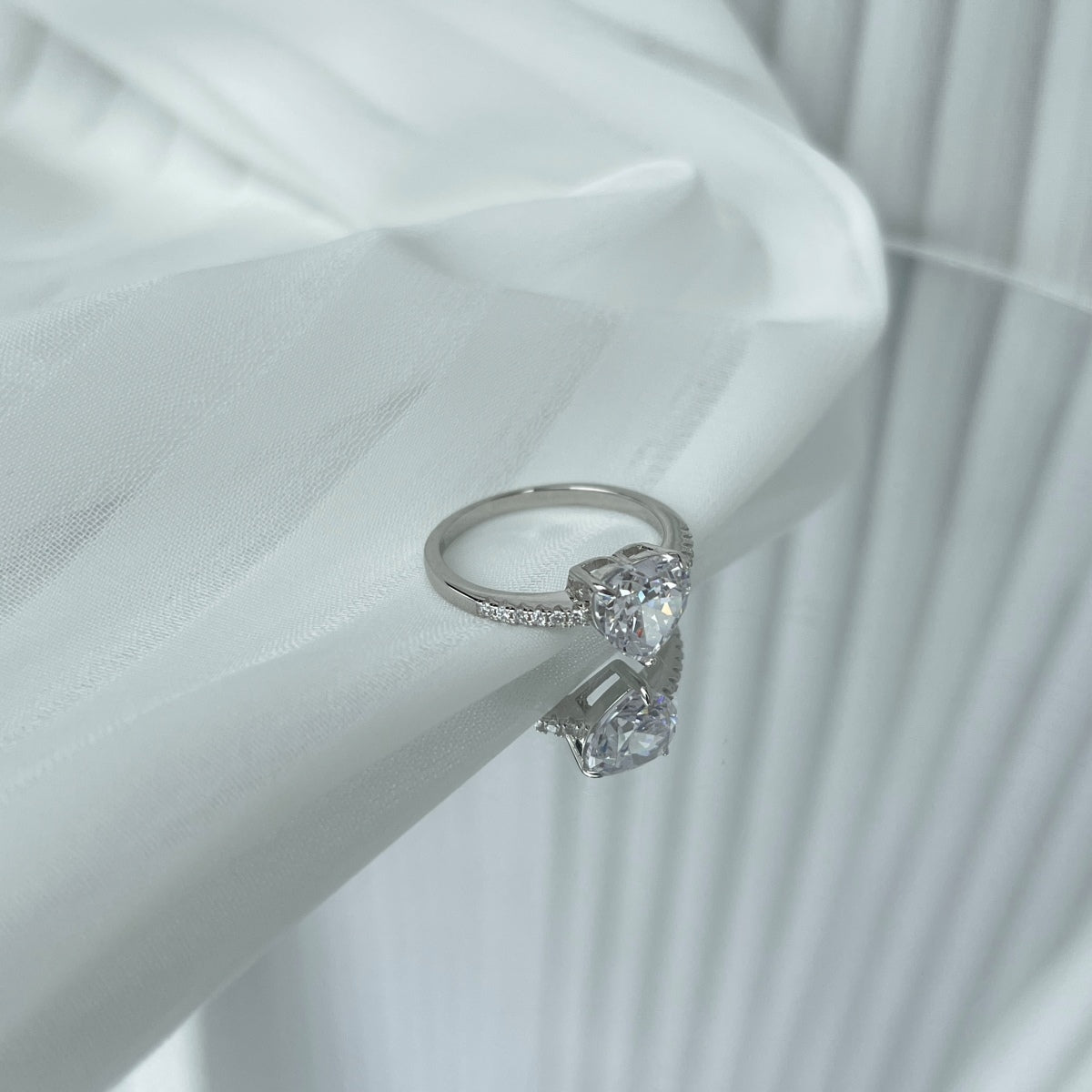 [Max Jewelry ]2.0 Carat Dazzling Lustrous Heart Cut Lover Ring