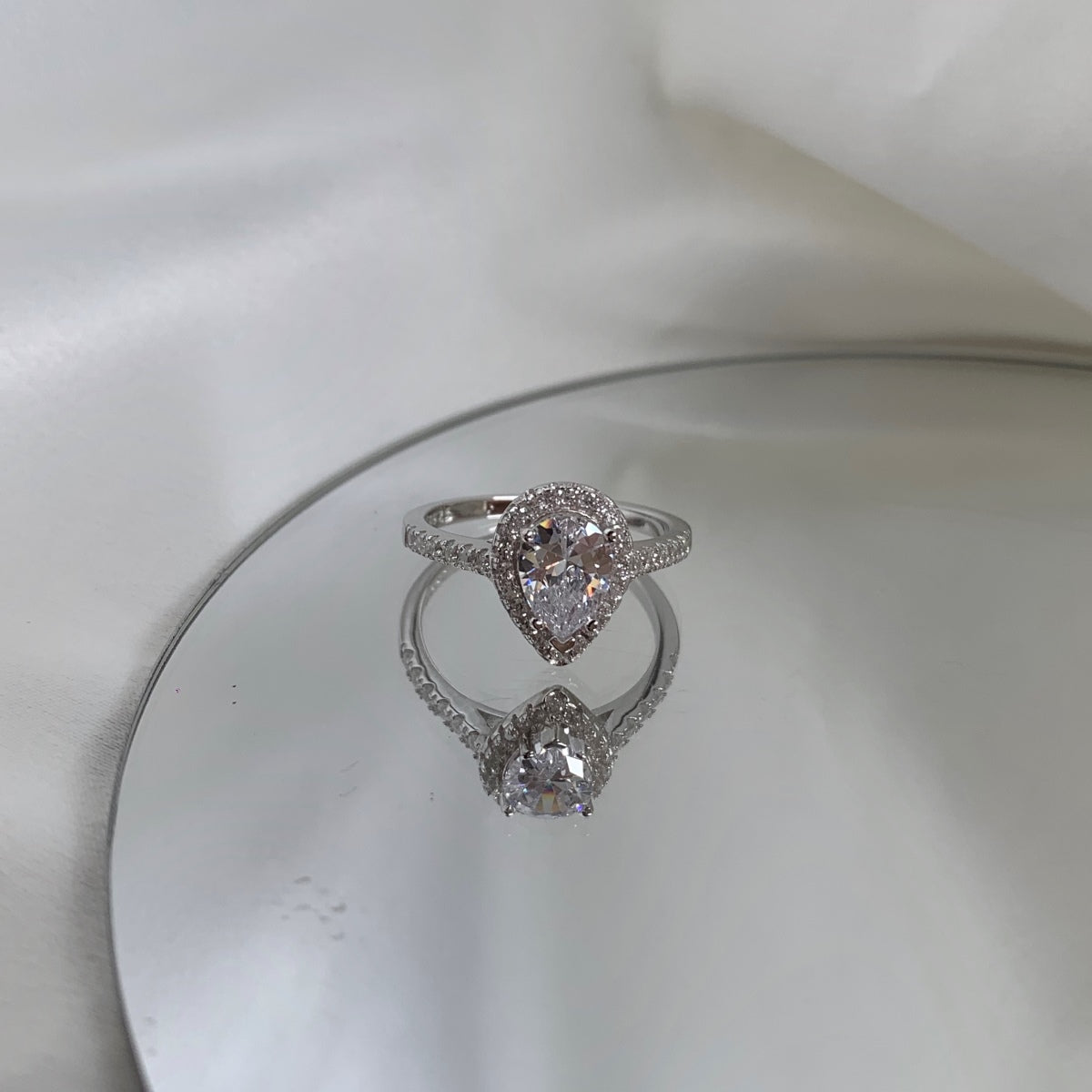 [Max Jewelry ]1.0 Carat Luxurious Resplendent Water Drop Shape Wedding Ring