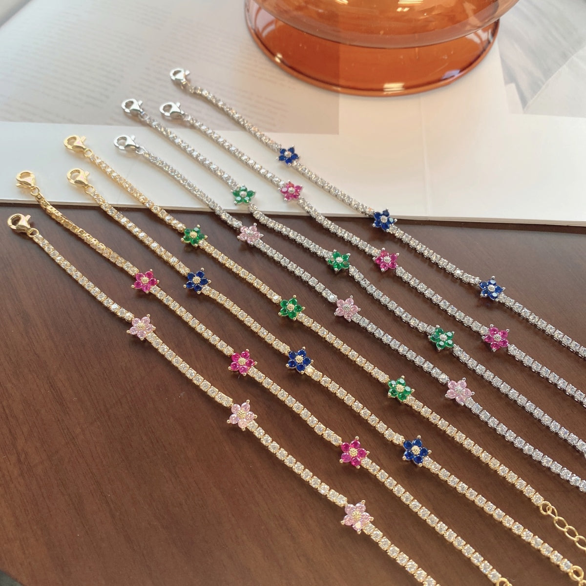 [Max Jewelry ]Sparkling Flower Shape Tennis Bracelet