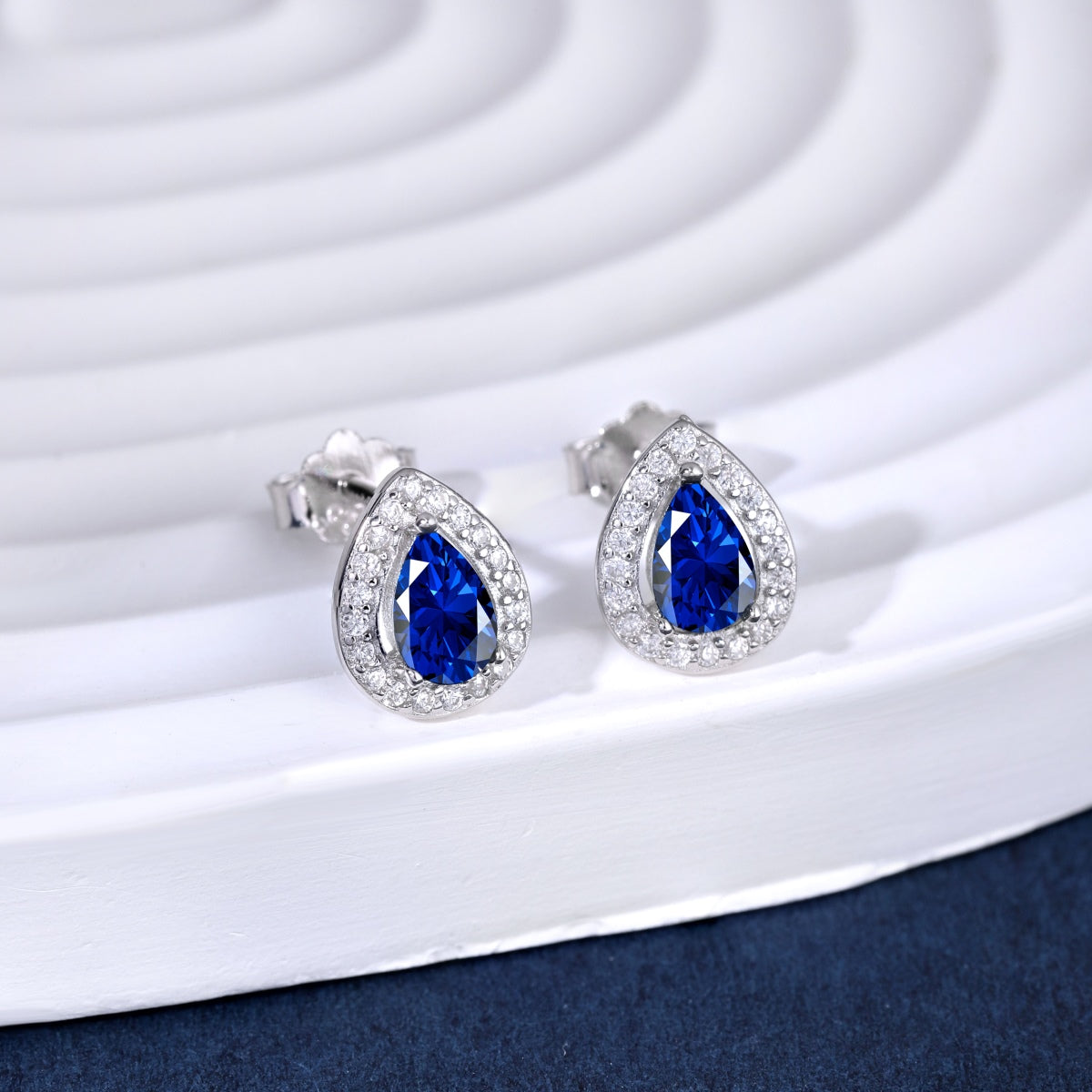 [Max Jewelry ]Luxurious Water Drop Shape Earrings