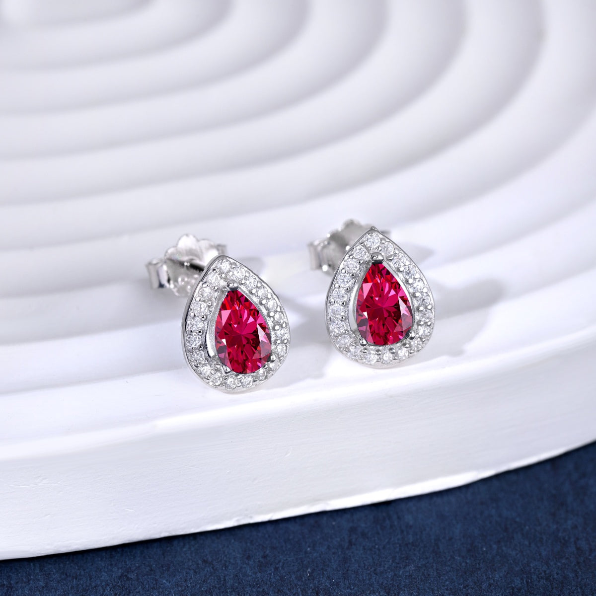 [Max Jewelry ]Luxurious Water Drop Shape Earrings