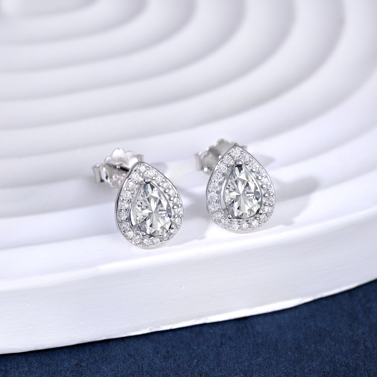 [Max Jewelry ]Luxurious Water Drop Shape Earrings