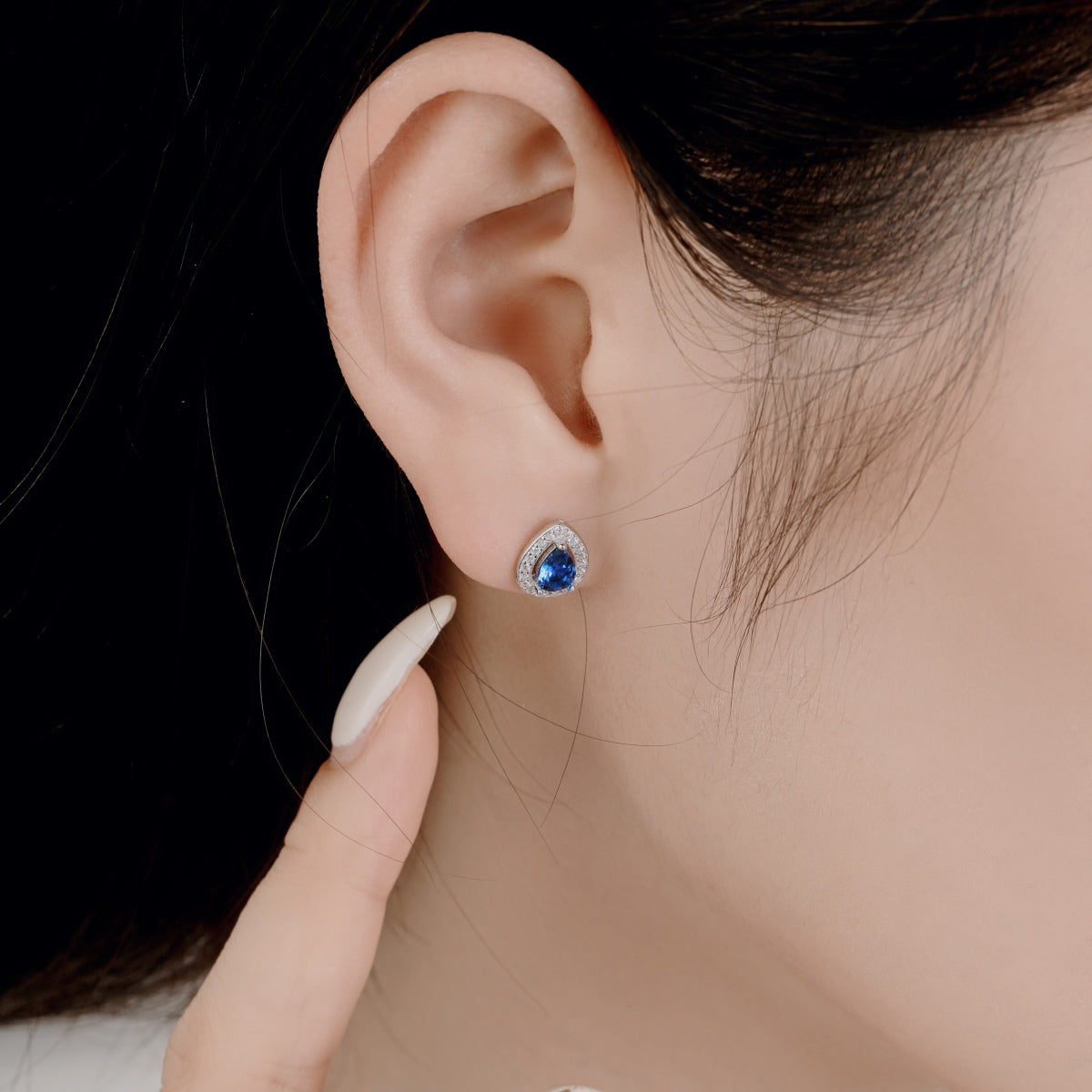 [Max Jewelry ]Luxurious Water Drop Shape Earrings