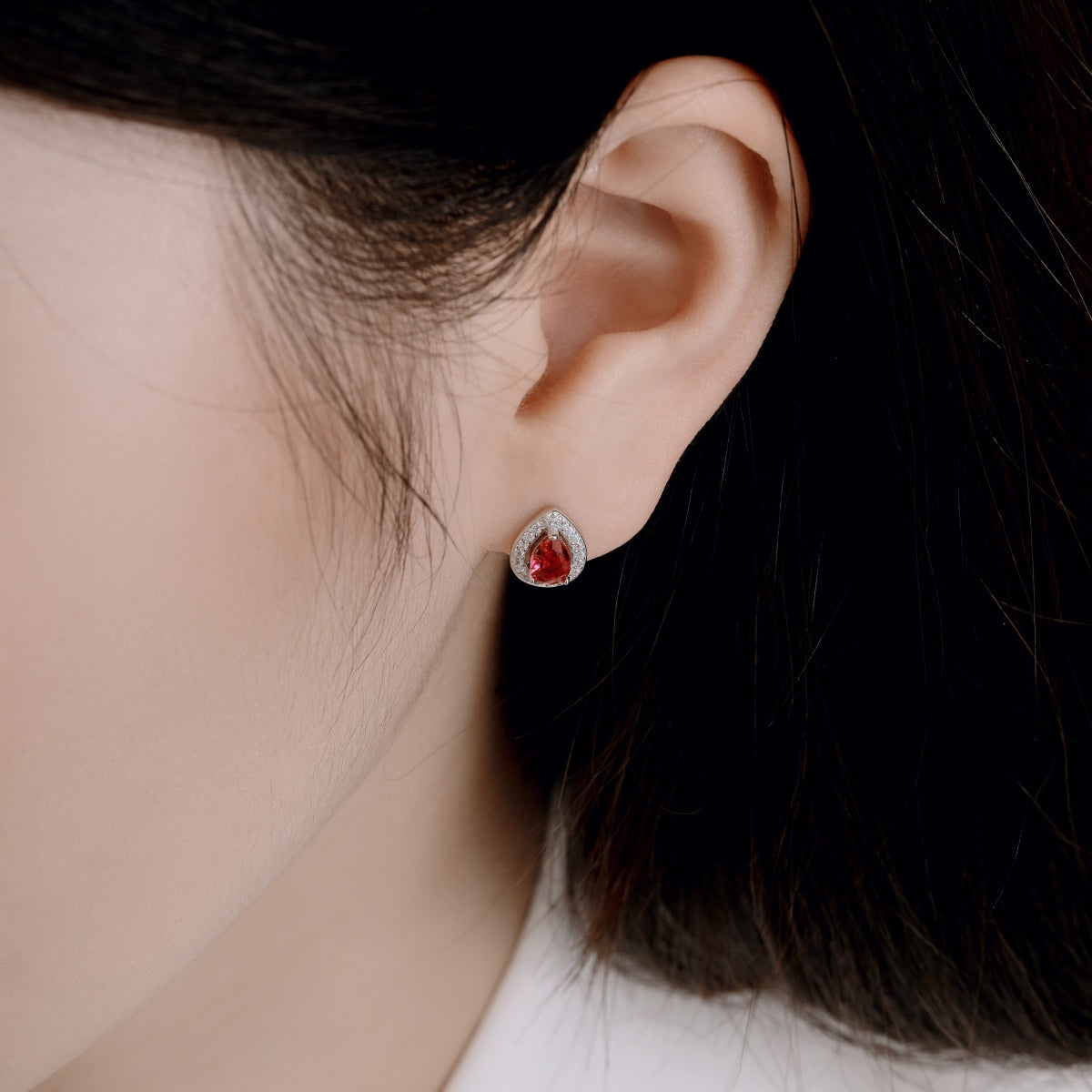 [Max Jewelry ]Luxurious Water Drop Shape Earrings