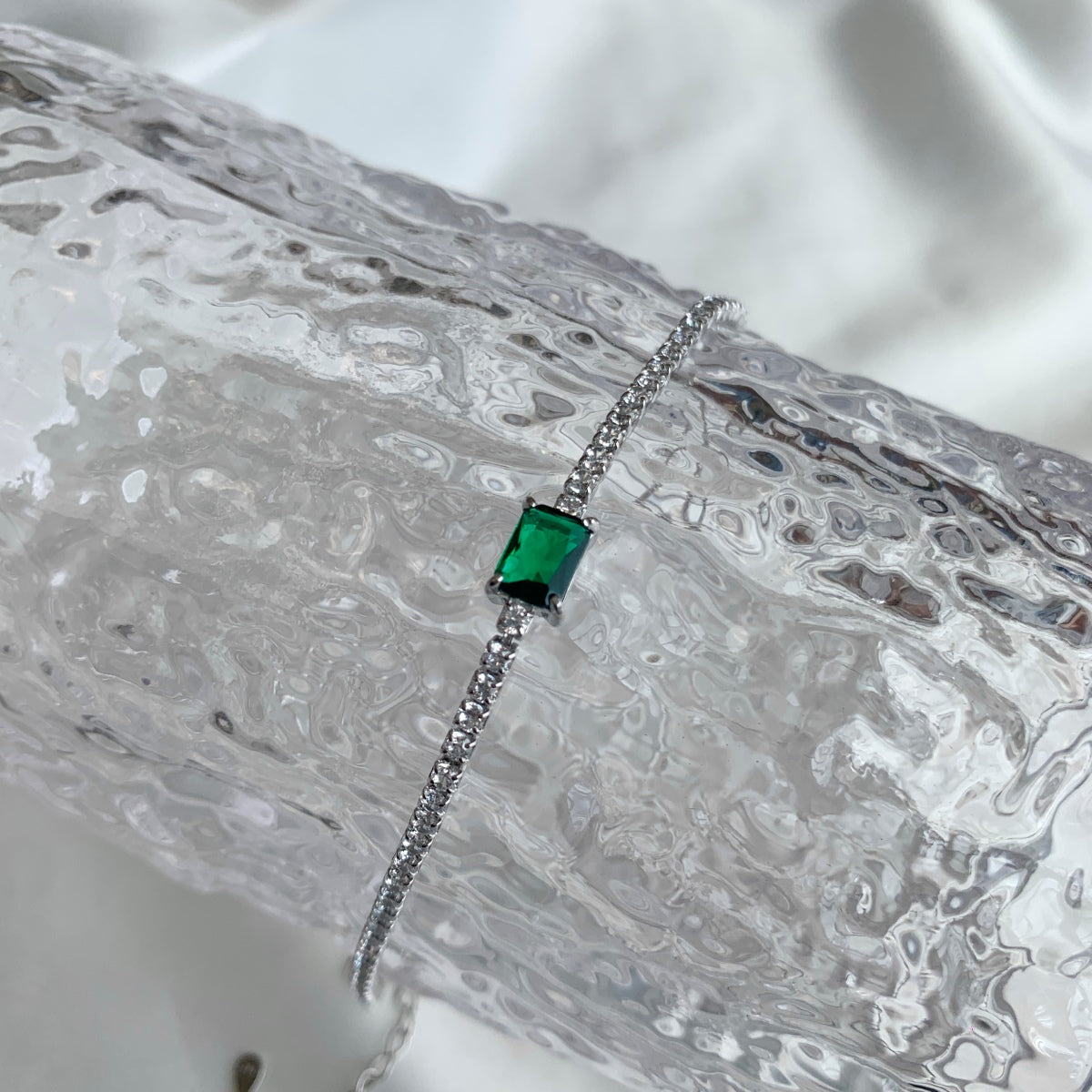 [Max Jewelry ]1.0 Carat Unique Emerald Cut Banquet Bracelet