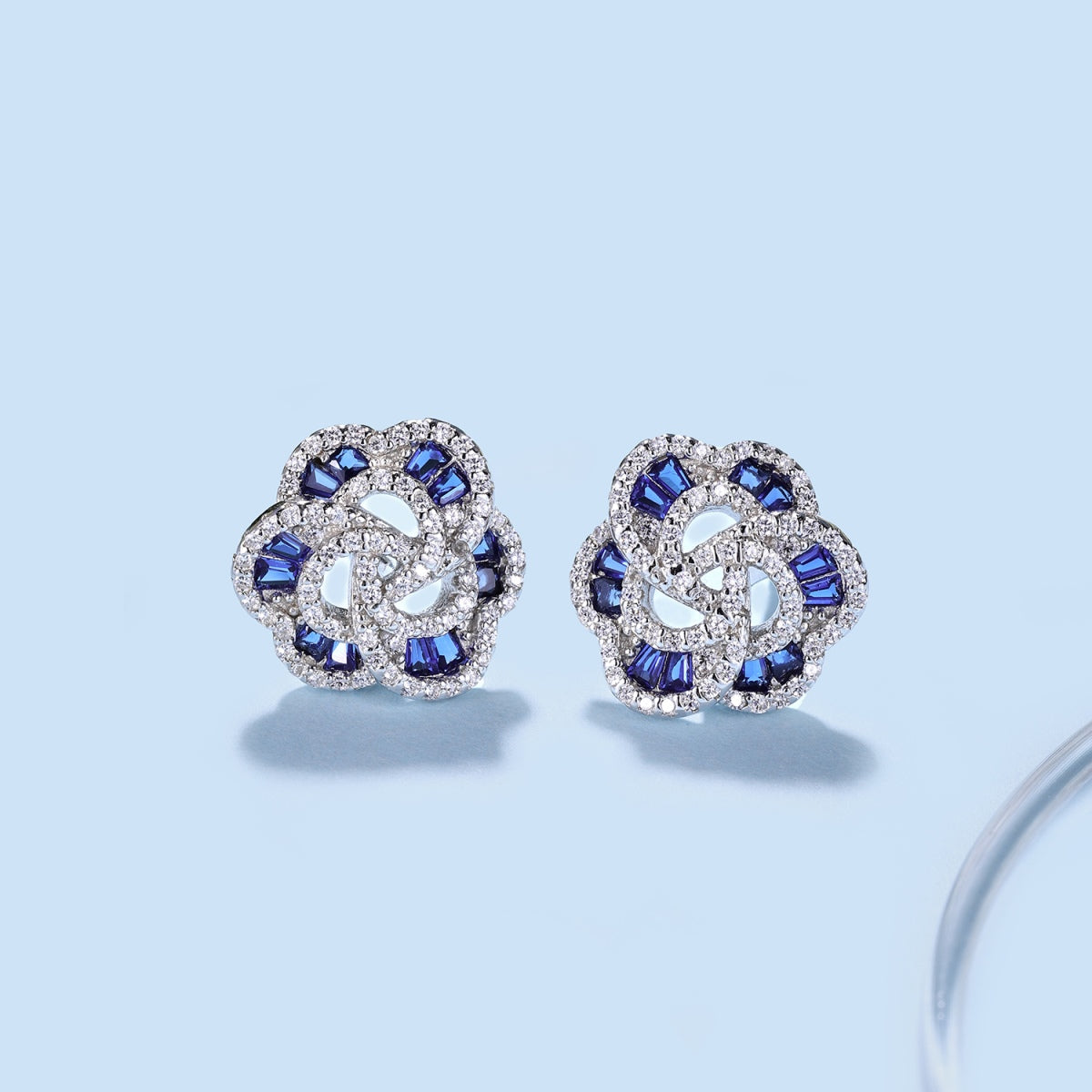[Max Jewelry ]Exquisite Flower Shape Daily Earrings
