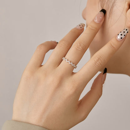 [Max Jewelry ]Delicate Enchanting Wave Shape Daily Ring
