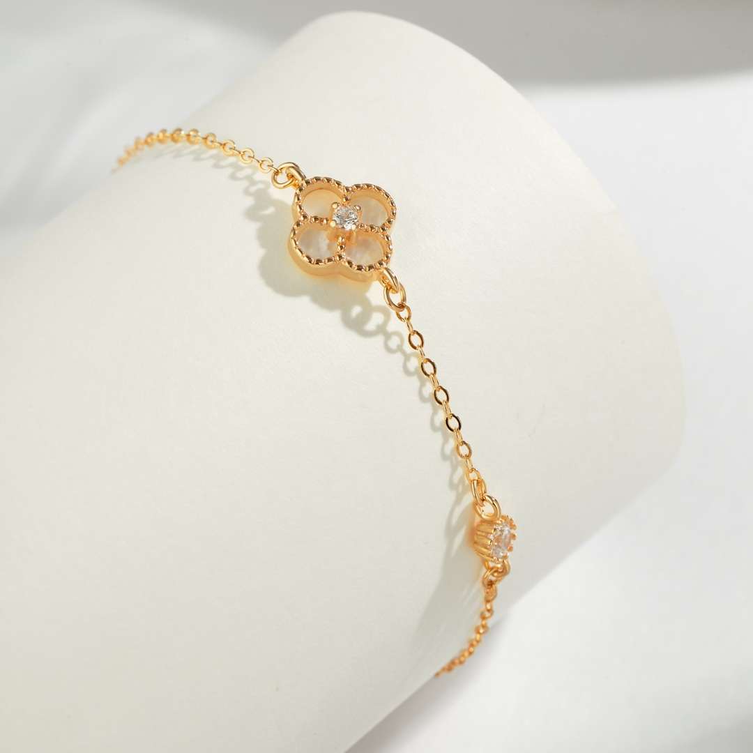 [Max Jewelry ]Delicate Four Leaf Clover Bracelet