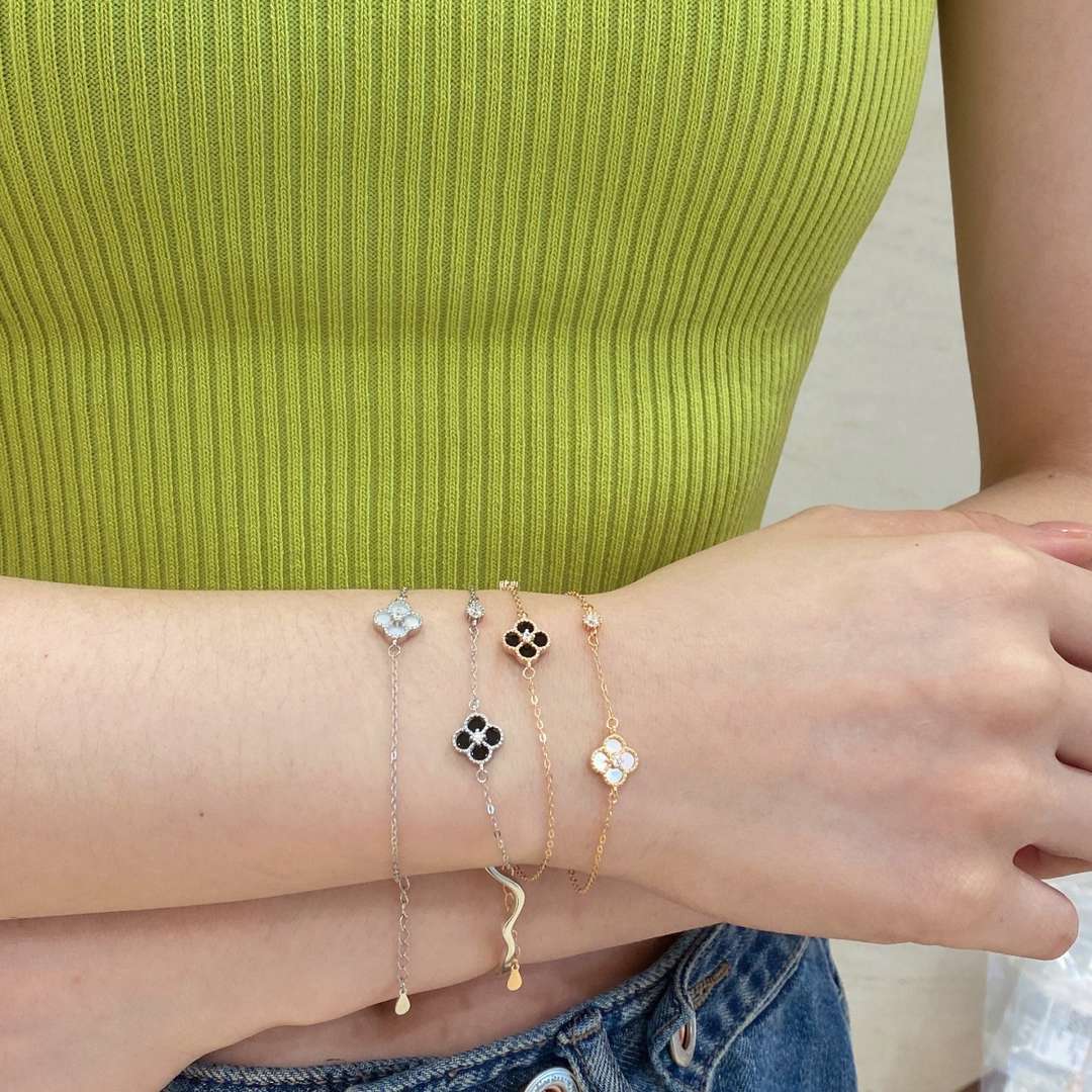 [Max Jewelry ]Delicate Four Leaf Clover Bracelet