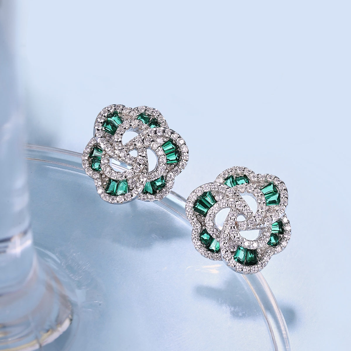 [Max Jewelry ]Exquisite Flower Shape Daily Earrings