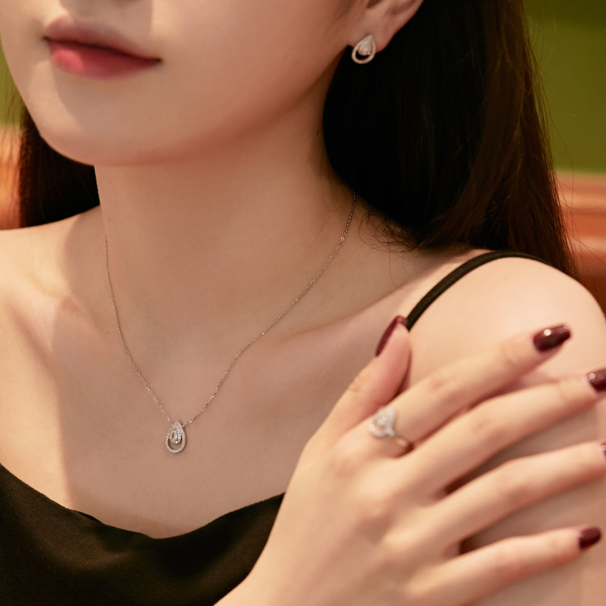 [Max Jewelry ]Sparkling Pear Cut Necklace