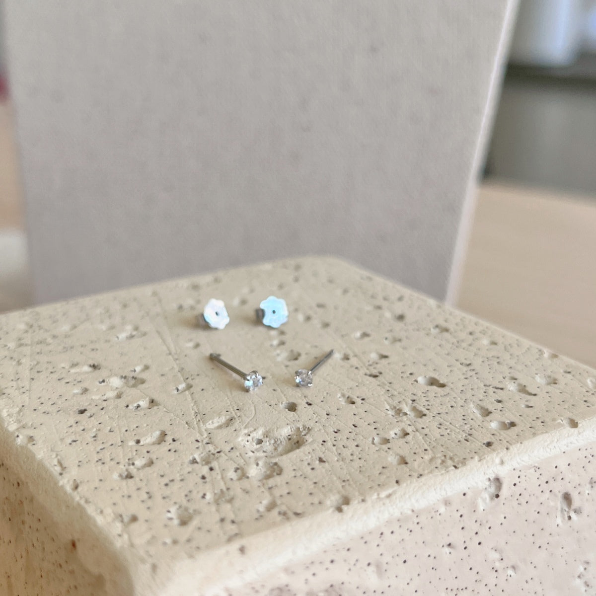 [Max Jewelry ]Delicate Solitaire Earrings