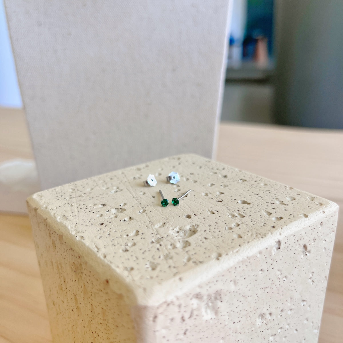 [Max Jewelry ]Delicate Solitaire Earrings