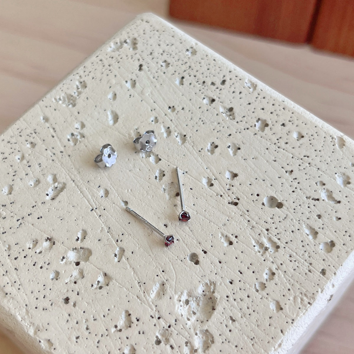 [Max Jewelry ]Delicate Solitaire Earrings