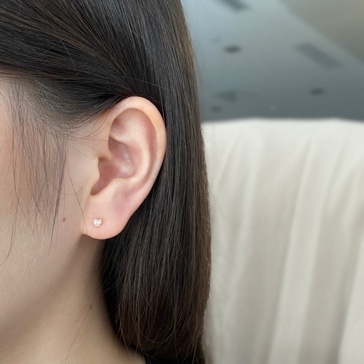 [Max Jewelry ]Sparkling Heart Shaped Simple Earrings
