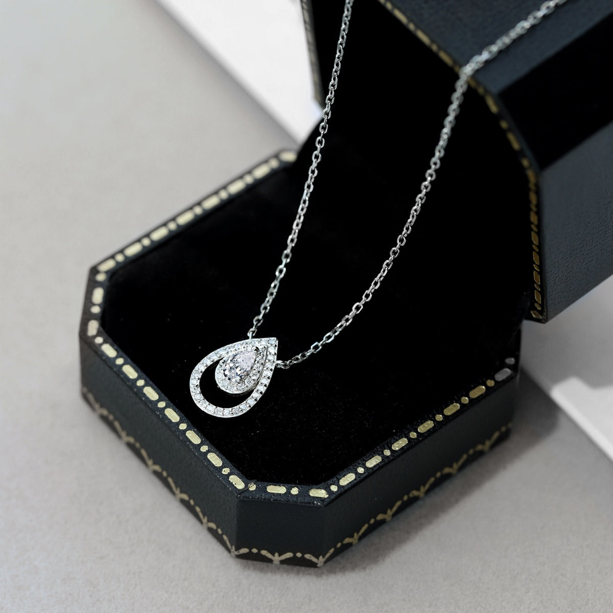 [Max Jewelry ]Sparkling Pear Cut Necklace