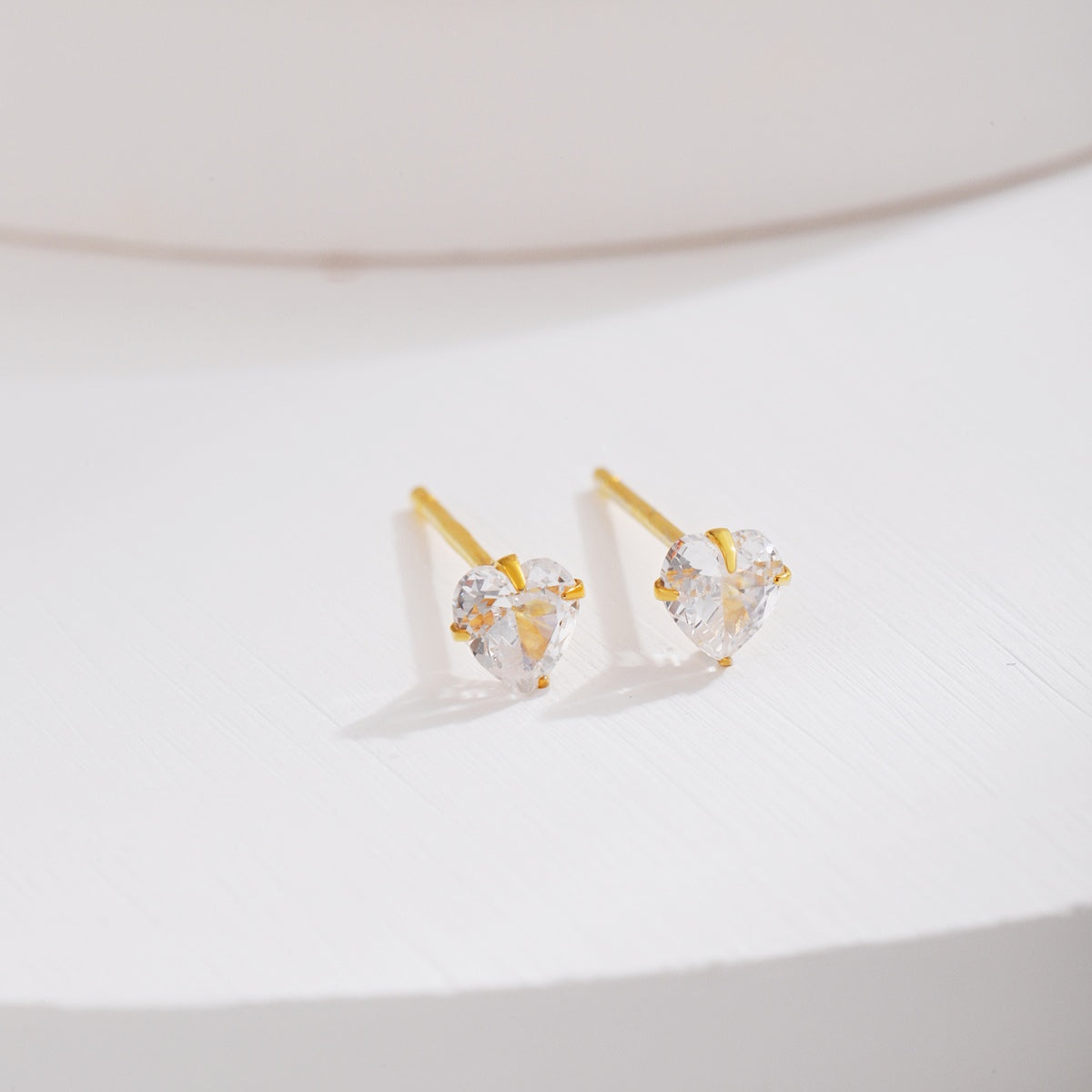 [Max Jewelry ]Sparkling Heart Shaped Simple Earrings