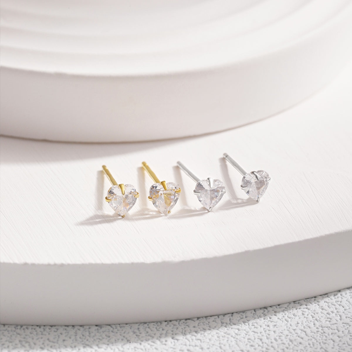 [Max Jewelry ]Sparkling Heart Shaped Simple Earrings