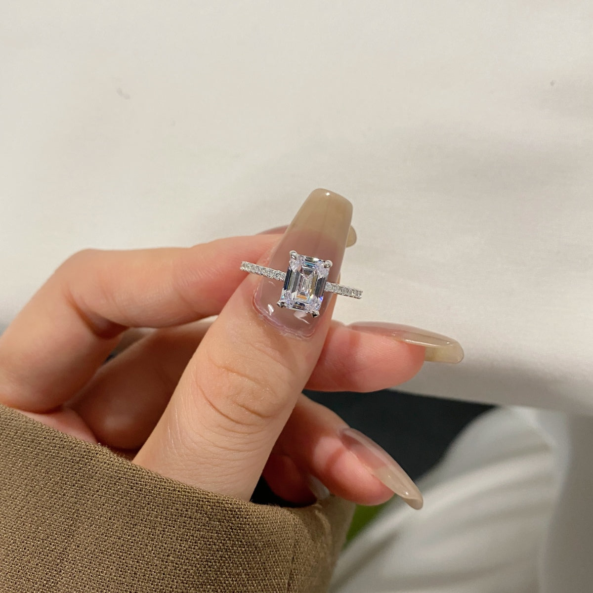 [Max Jewelry ]2.0 Carat Scintillating Ornate Radiant Cut Party Ring