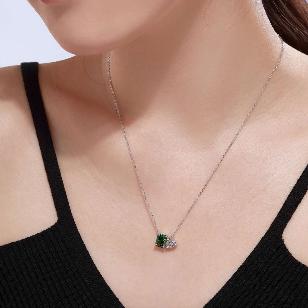 [Max Jewelry ]Dazzling Square & Heart Shape Necklace