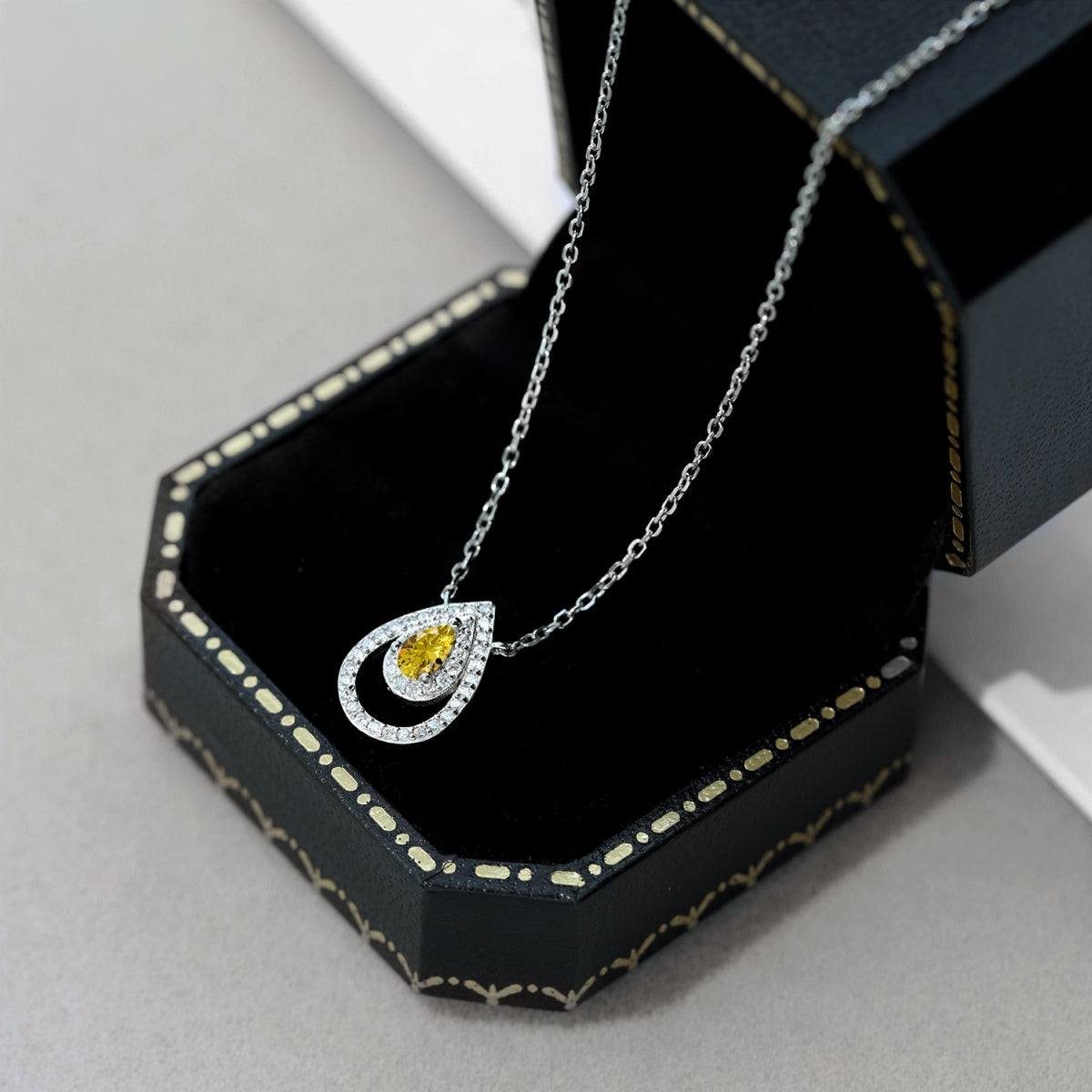 [Max Jewelry ]Sparkling Pear Cut Necklace