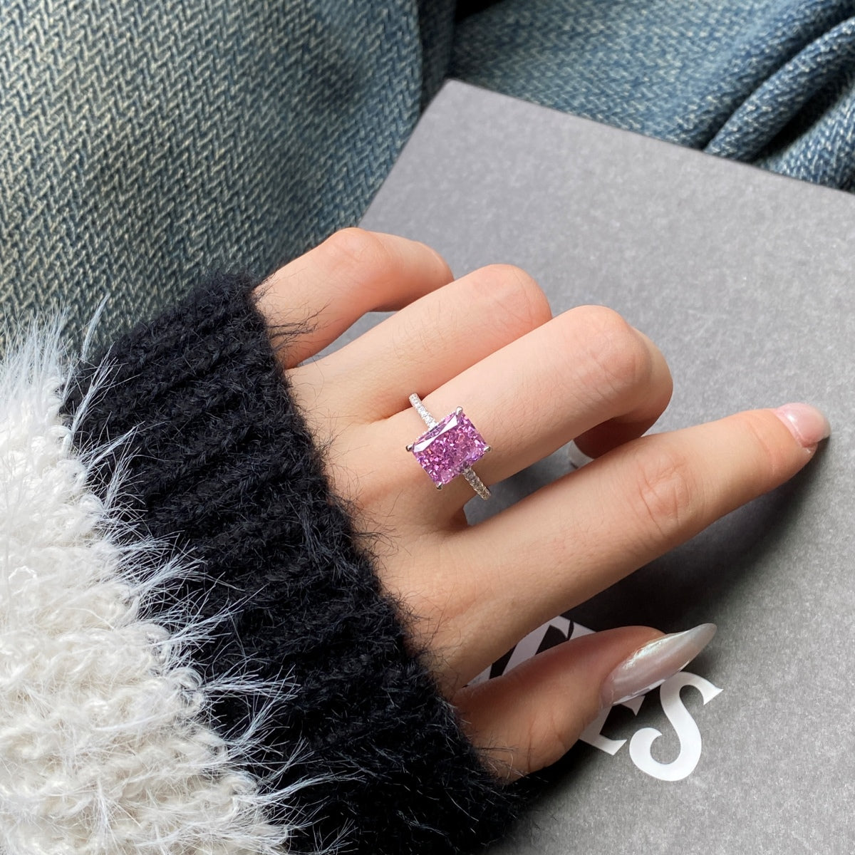 [Max Jewelry ]4.0 Carat Luxurious Engagement Ring