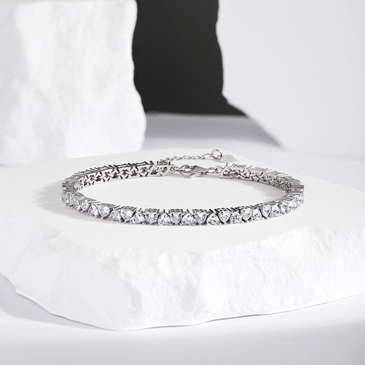 [Max Jewelry ]Dazzling Romantic Heart Shape Lover Bracelet