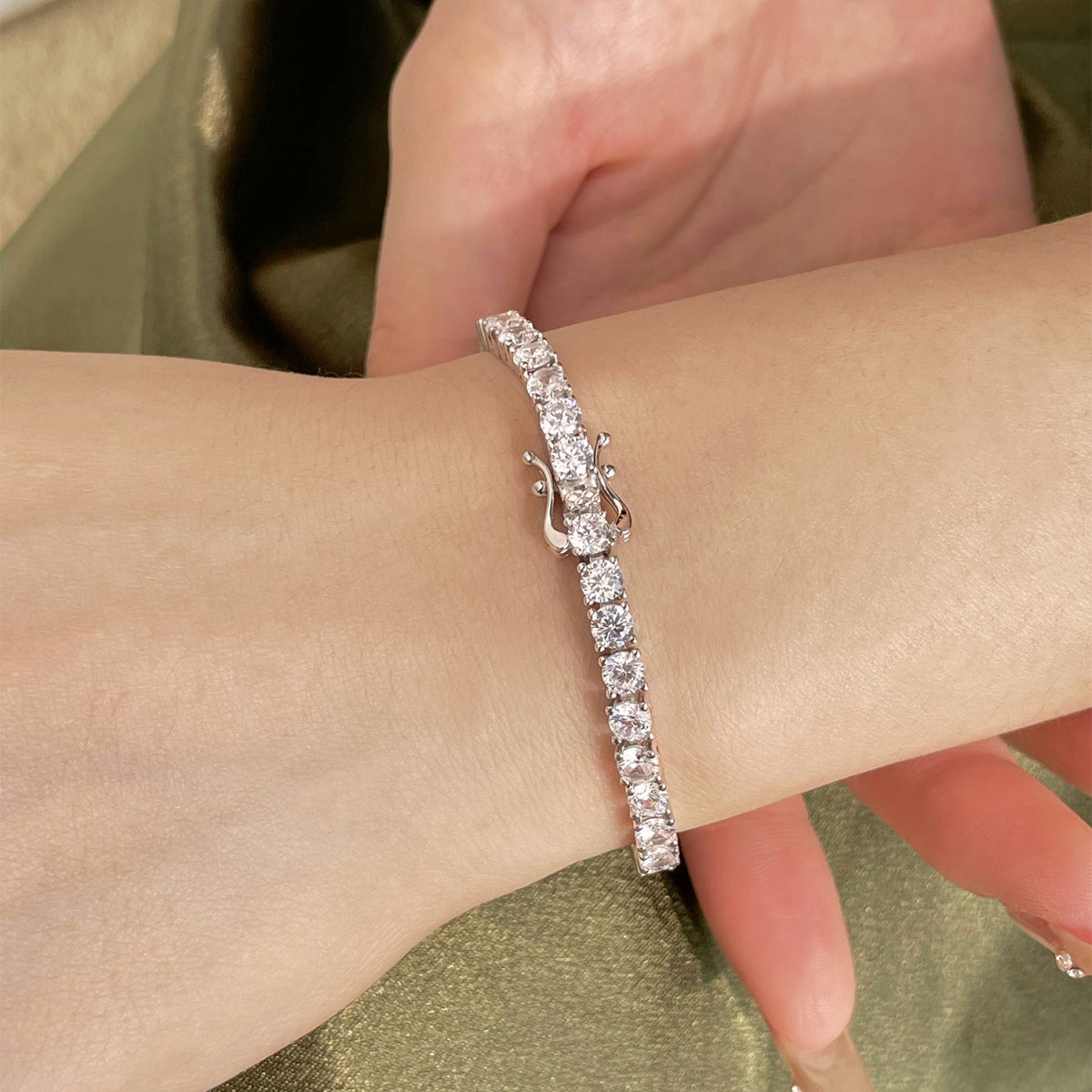 [Max Jewelry ]Luxurious Ornate Round Cut Tennis Bracelet