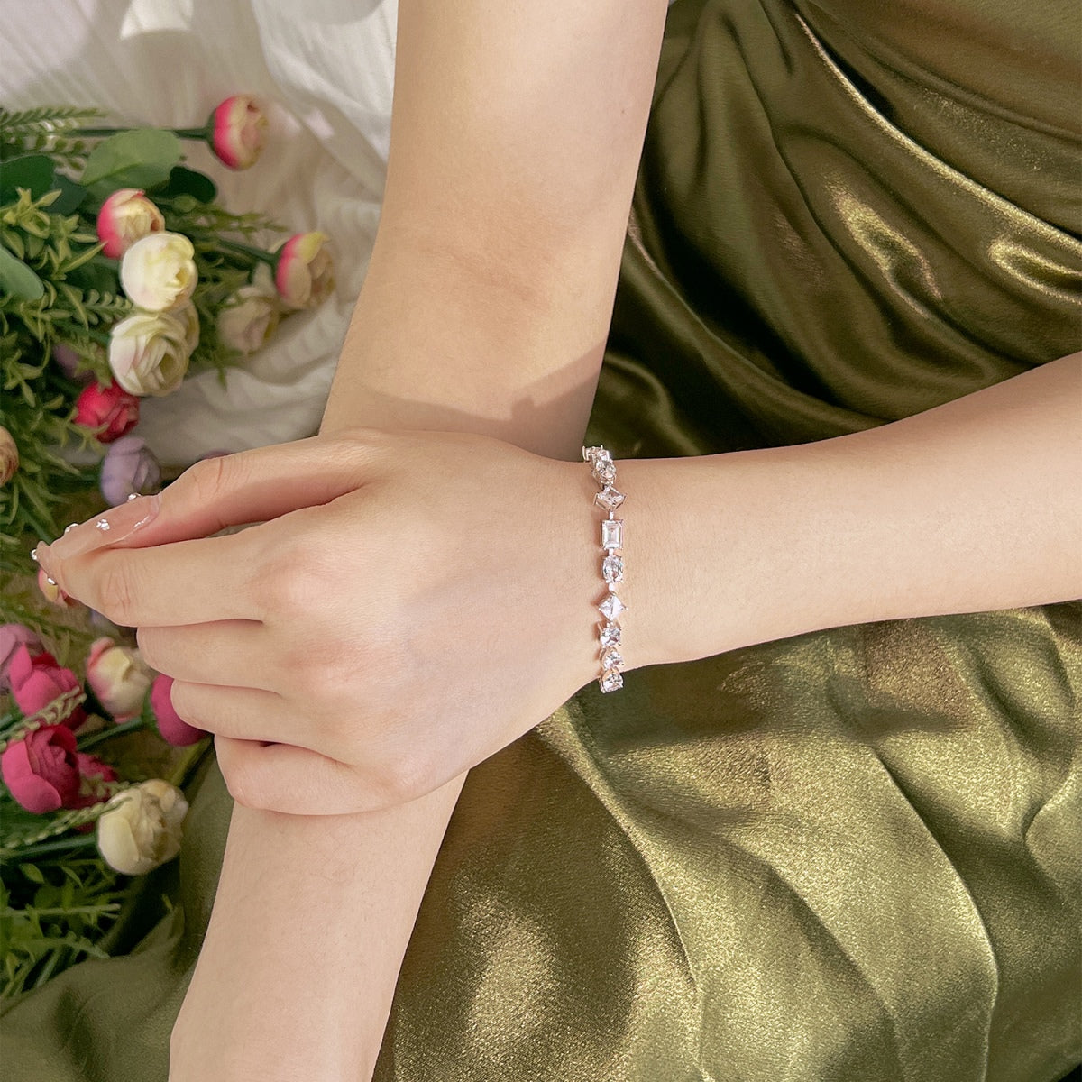 [Max Jewelry ]Unique Exquisite Multi Cut Daily Bracelet