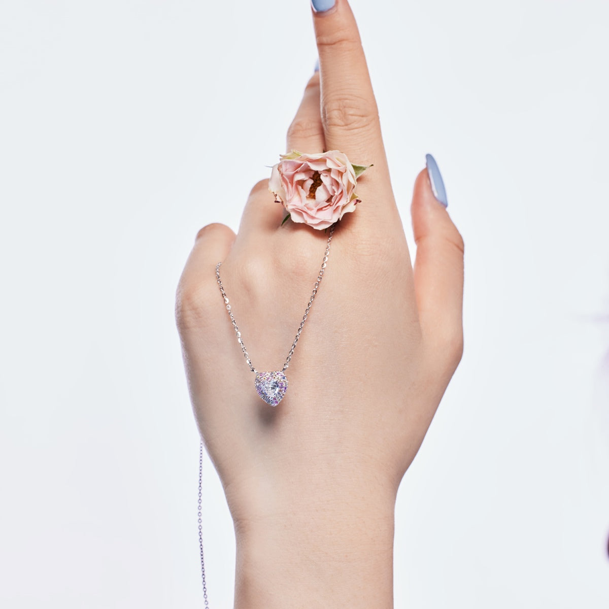 [Max Jewelry ]Exquisite Heart Shape Necklace
