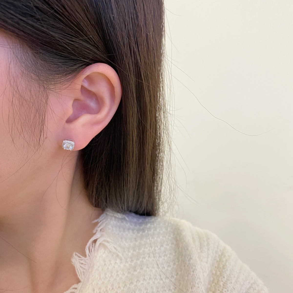 [Max Jewelry ]Classic Round Center Stone Stud Earrings