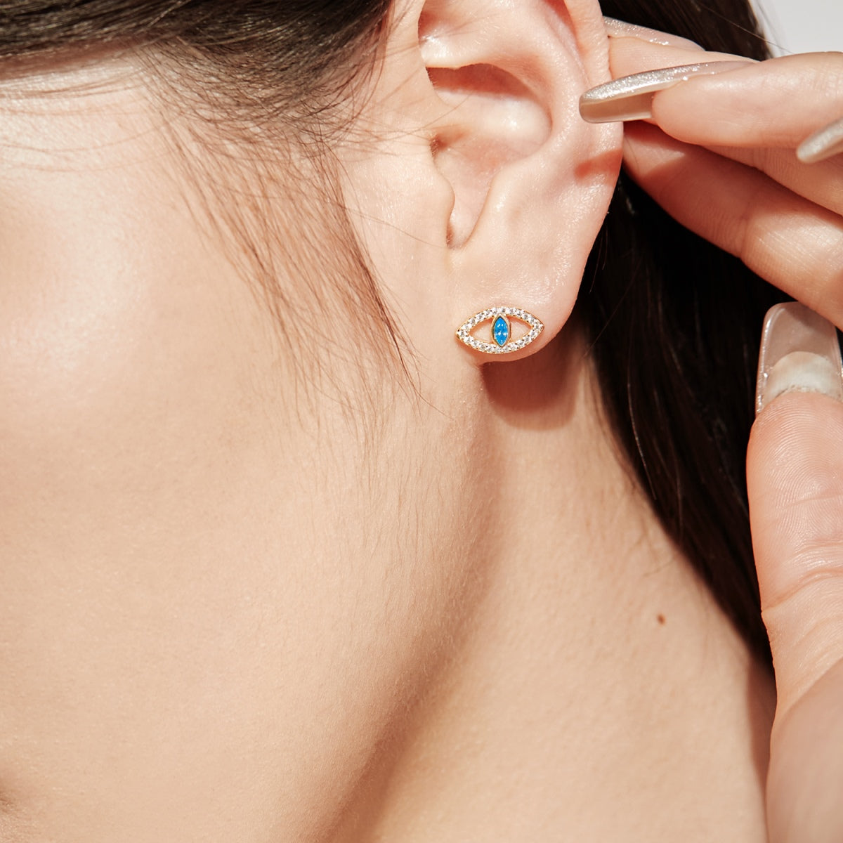 [Max Jewelry ]Blue Devil Eyes Hollow Stud Earrings