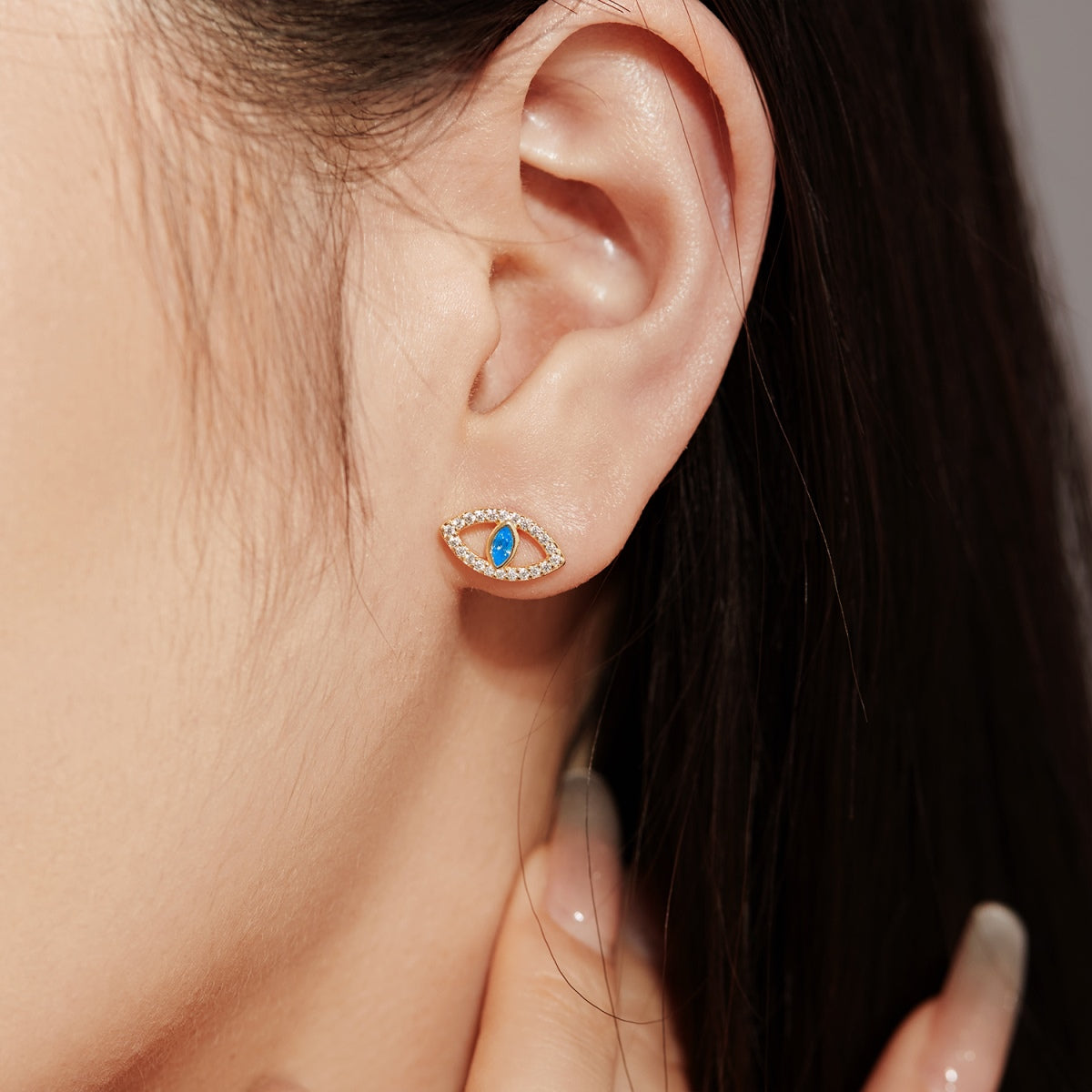 [Max Jewelry ]Blue Devil Eyes Hollow Stud Earrings