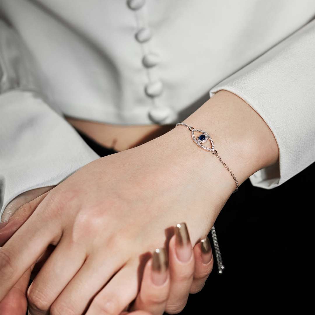 [Max Jewelry ]Devil's Eye Hollow Design Bracelet