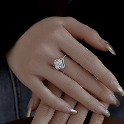 [Max Jewelry ]Luxurious Eternity Flower Shape Banquet Ring