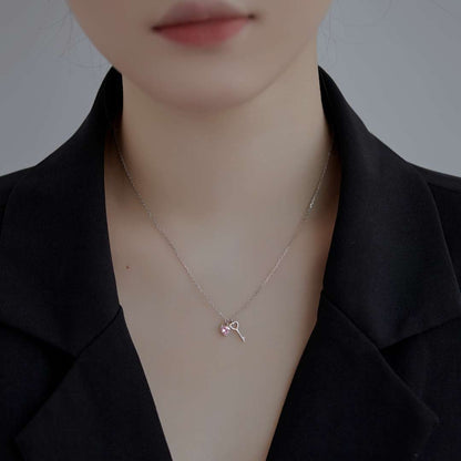 [Max Jewelry ]Unique Heart Shape Key Pendent Necklace