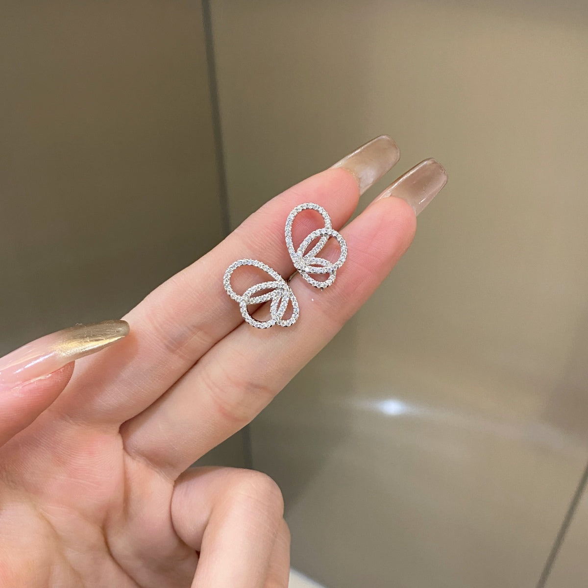 [Max Jewelry ]Exquisite Butterfly Shape Earrings