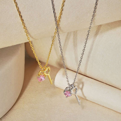 [Max Jewelry ]Unique Heart Shape Key Pendent Necklace