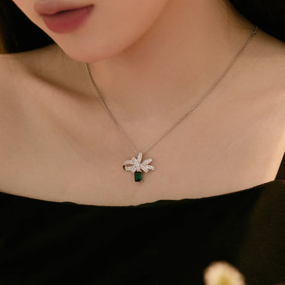 [Max Jewelry ]Luxurious Flower Shape Emerald Cut Necklace