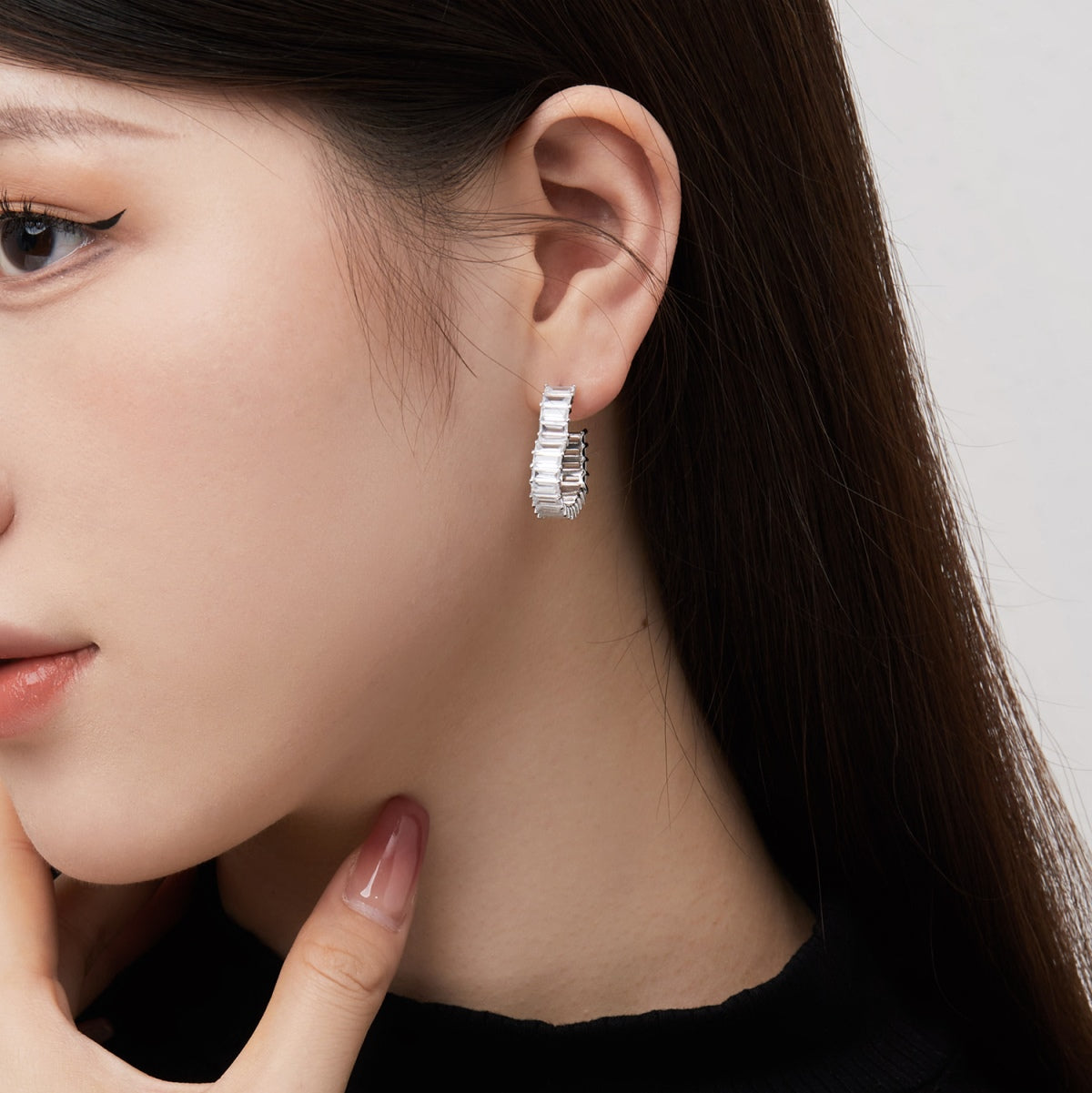[Max Jewelry ]Radiant Heart Cutout Earrings