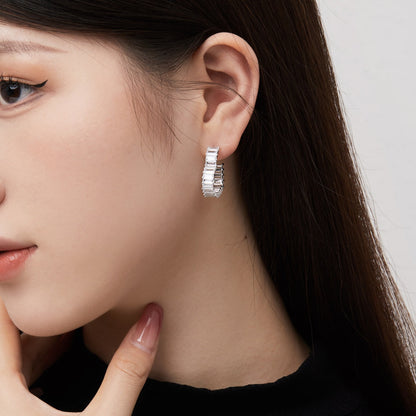 [Max Jewelry ]Radiant Heart Cutout Earrings