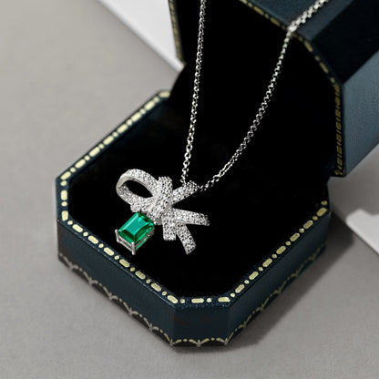 [Max Jewelry ]Luxurious Flower Shape Emerald Cut Necklace