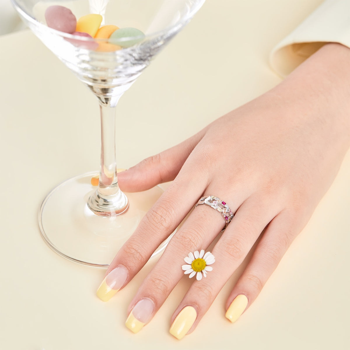 [Max Jewelry ]Sparkling Vibrant Emerald Cut Daily Ring