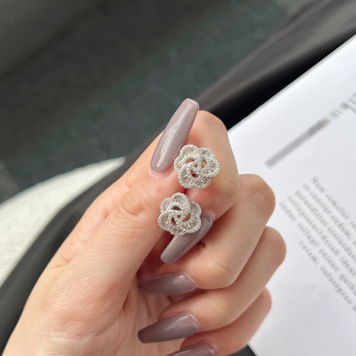 [Max Jewelry ]Exquisite Flower Shape Daily Earrings