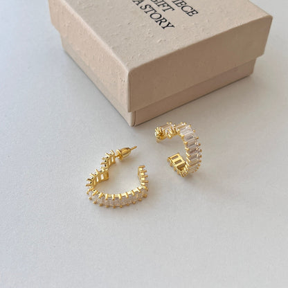 [Max Jewelry ]Radiant Heart Cutout Earrings