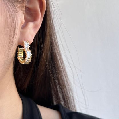 [Max Jewelry ]Radiant Heart Cutout Earrings