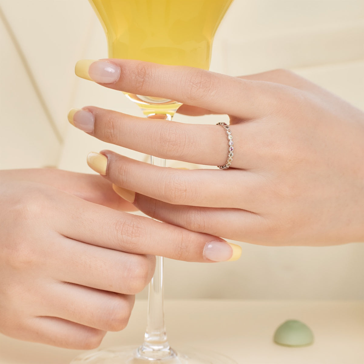 [Max Jewelry ]Radiant Sparkling Round Cut Daily Ring
